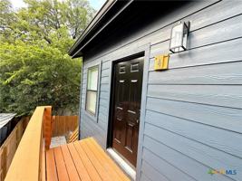 featured image of 2204 W San Antonio St #4