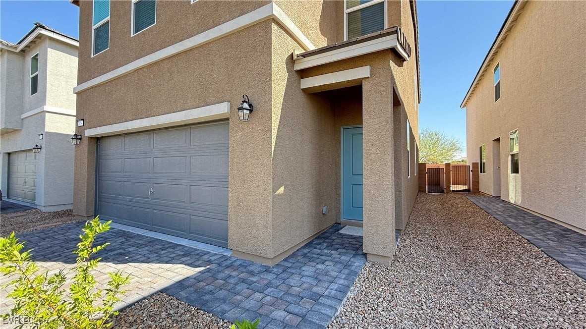 8154 Rockflower St - Photo 3 of 28