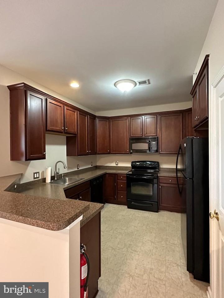 702 Van Gogh Court - Photo 4 of 19