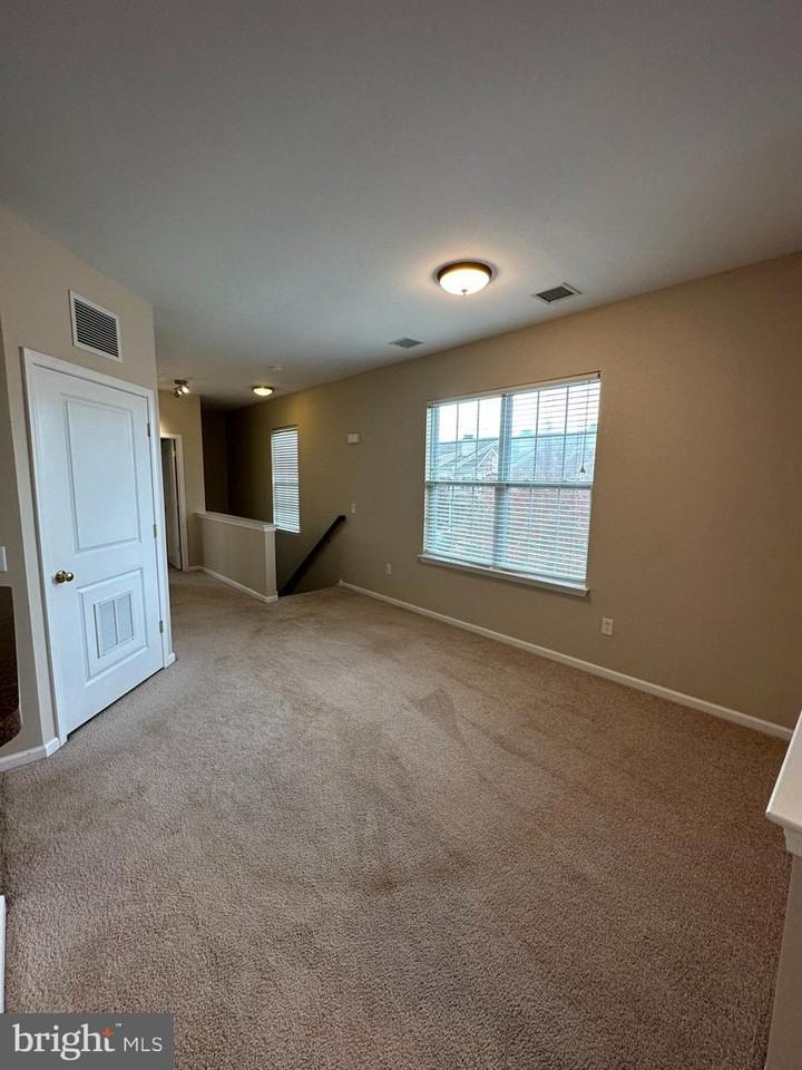 702 Van Gogh Court - Photo 7 of 19