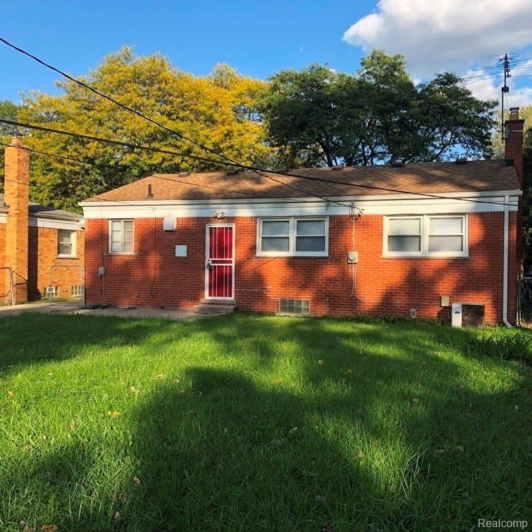 24051 Geneva St - Photo 2 of 19