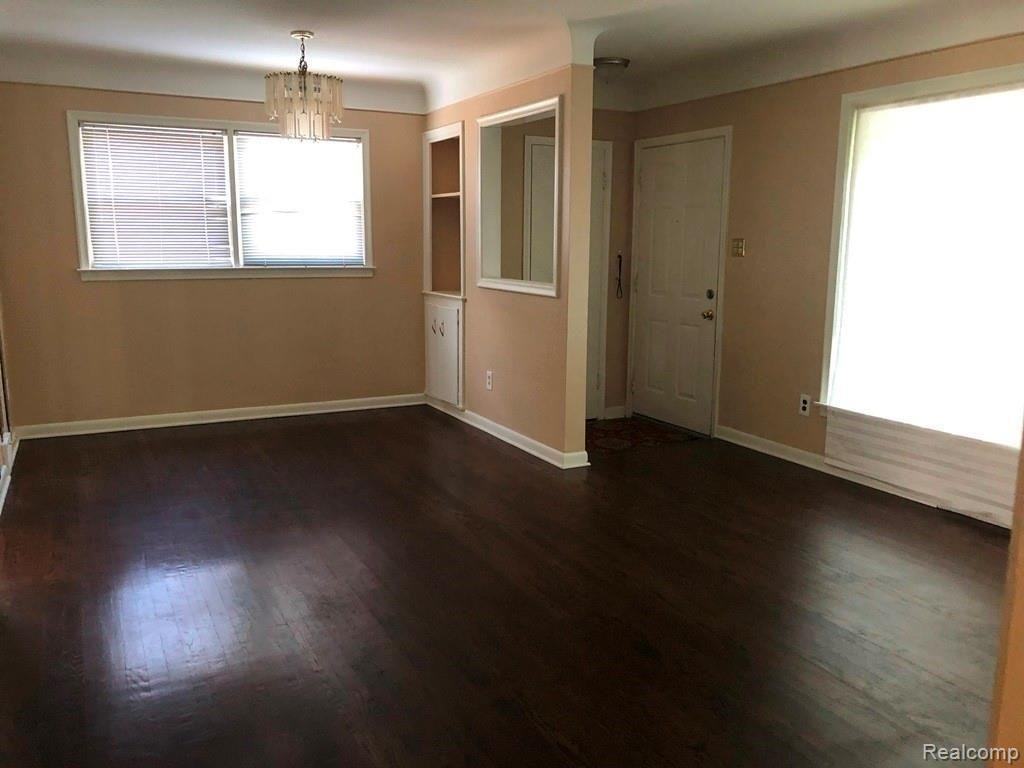 24051 Geneva St - Photo 6 of 19