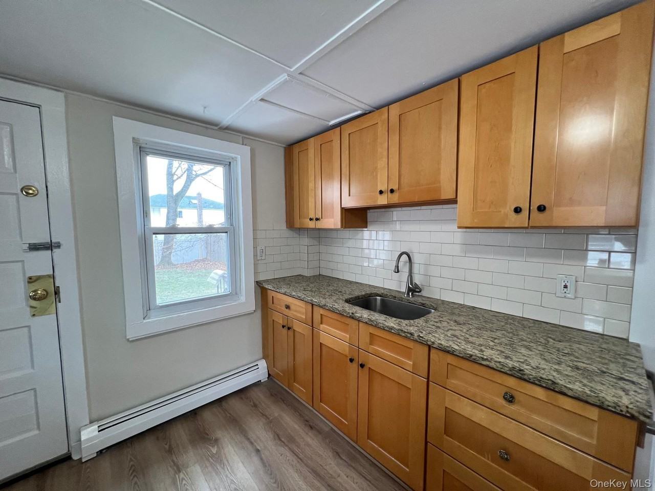 1048 Cornwell Ave - Photo 3 of 10