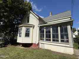 featured image of 3 1/2 Pearl St