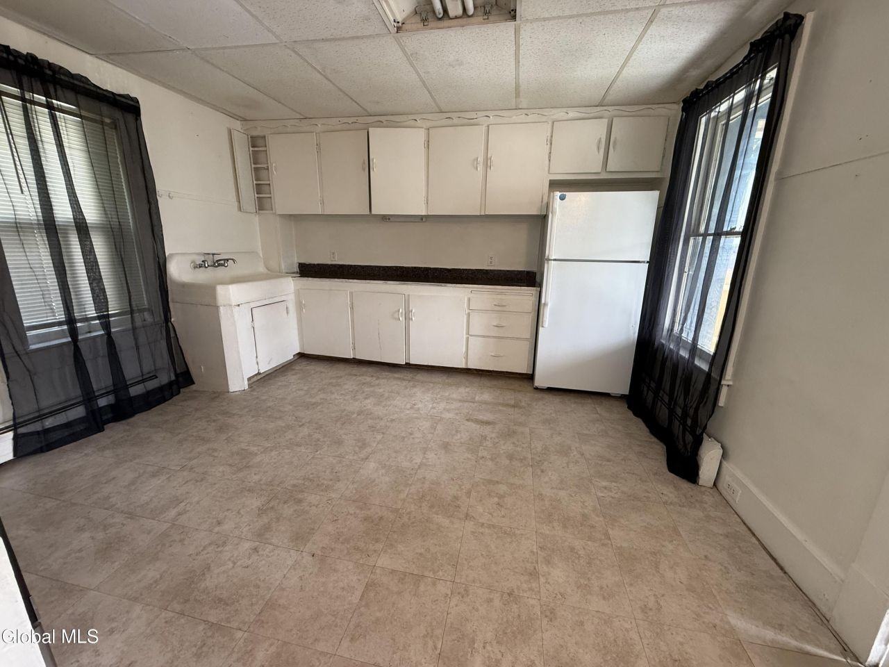 3 1/2 Pearl St - Photo 3 of 11