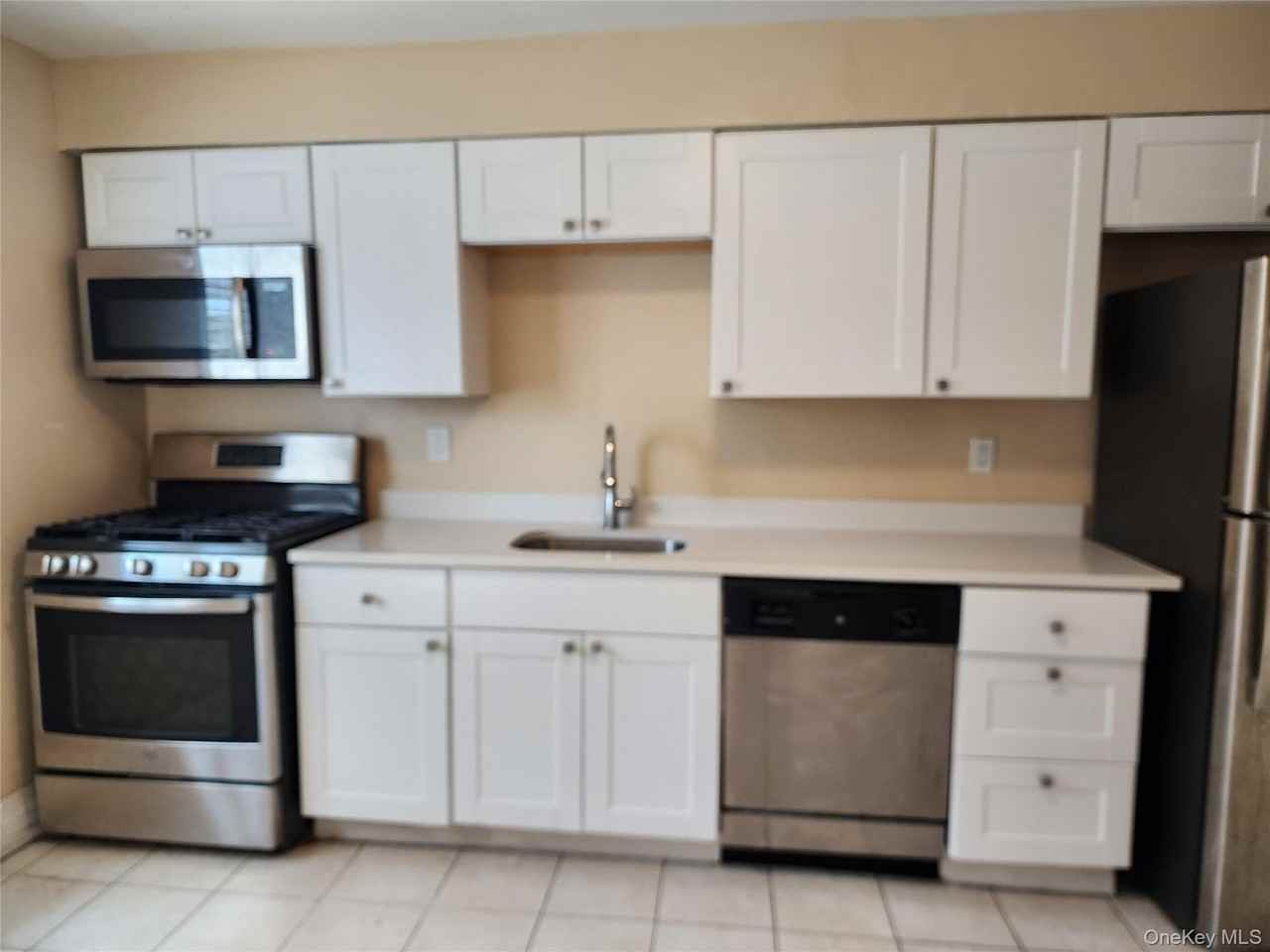 12 Roosevelt Dr - Photo 2 of 34