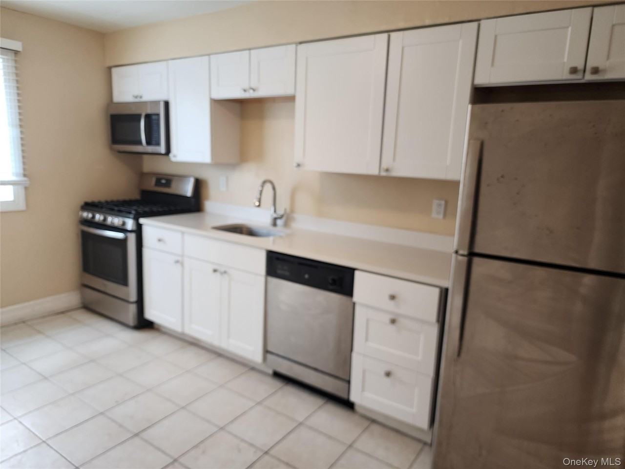 12 Roosevelt Dr - Photo 3 of 34