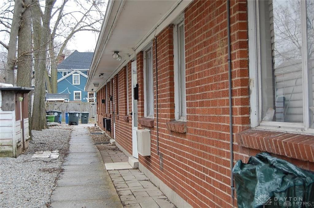 246 Oak St - Photo 2 of 8