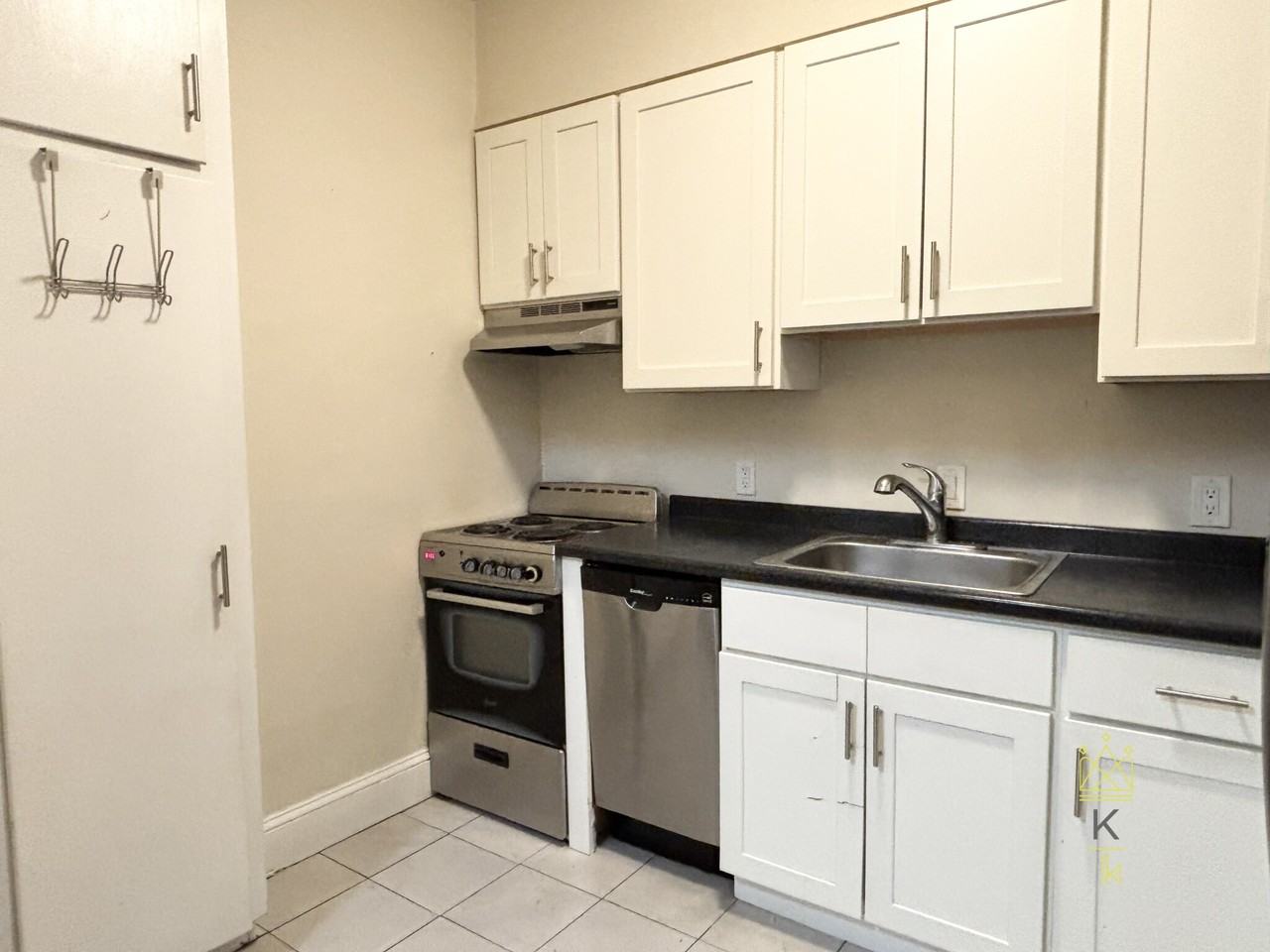 181 Winthrop Rd #3 - Photo 3 of 10