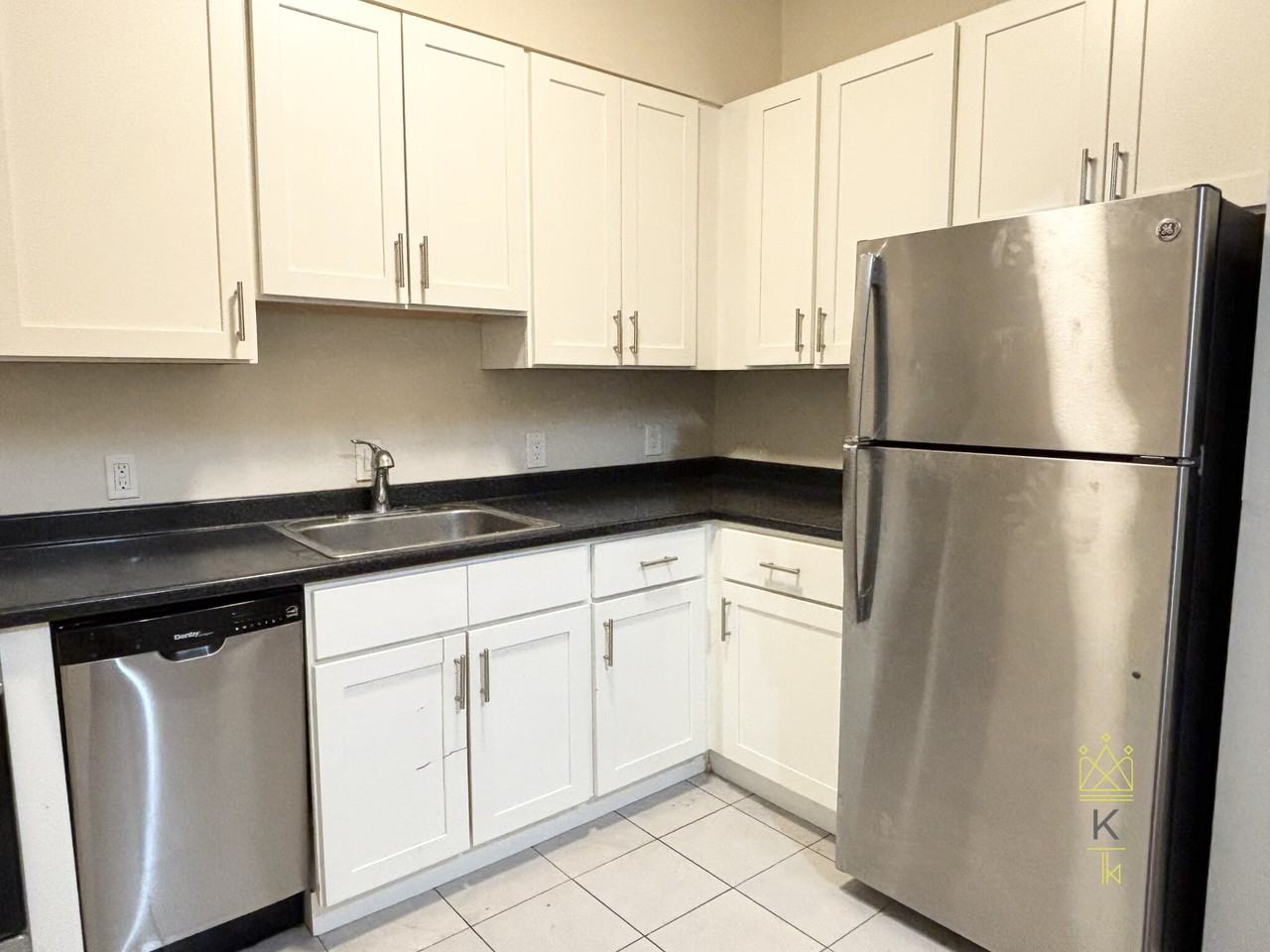 181 Winthrop Rd #3 - Photo 4 of 10