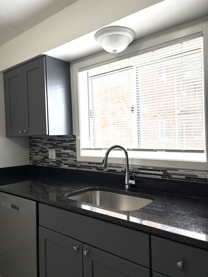 1400 Carol St #1A - Photo 4 of 14