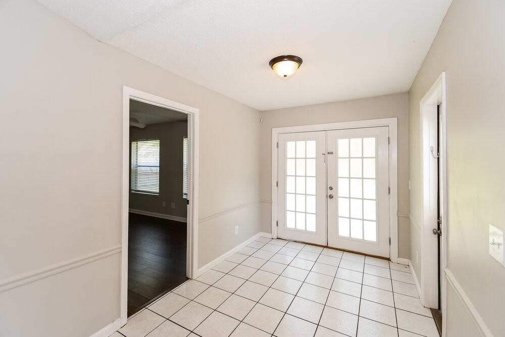 8257 Knotts Landing Dr N - Photo 4 of 16