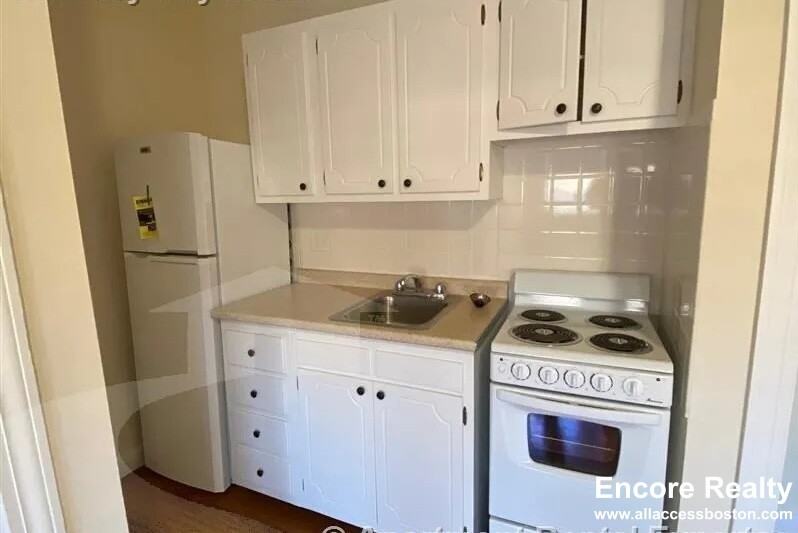 168 N Beacon St #01 - Photo 2 of 6