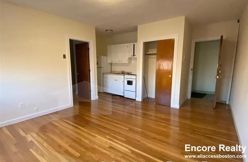 168 N Beacon St #01 - Photo 3 of 6