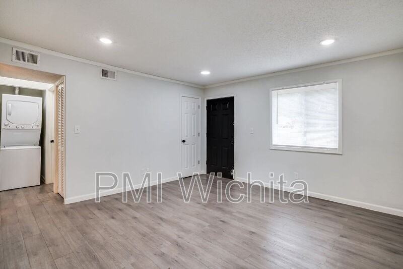 420 W Mahoney Dr - Photo 5 of 12