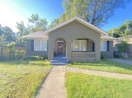 featured image of 702 W 23rd St