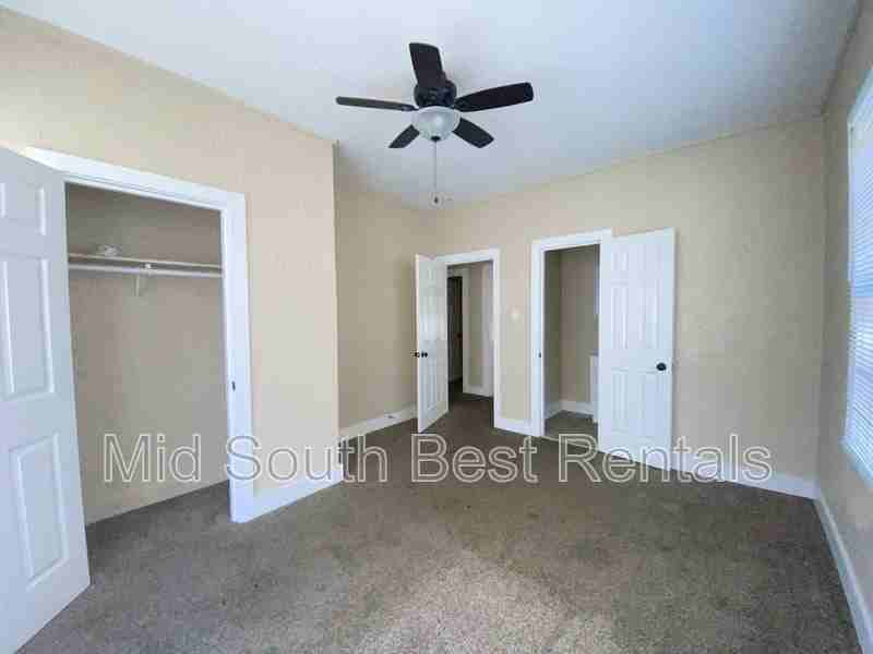 702 W 23rd St - Photo 6 of 10