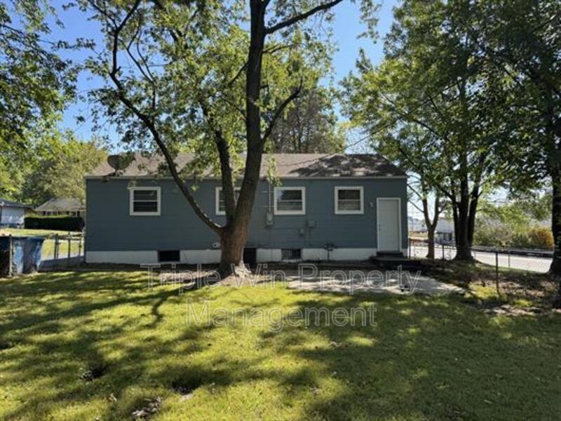 8629 Elwyn Dr - Photo 6 of 32