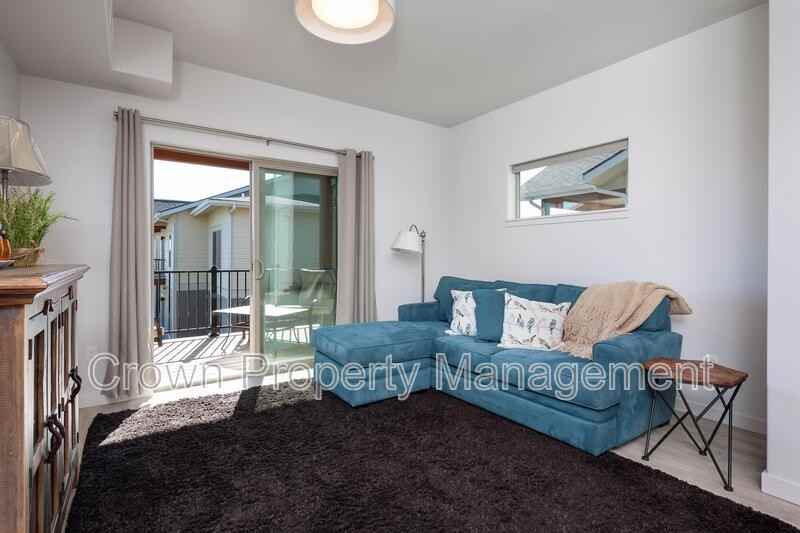 205 Sawyer Ln - Photo 7 of 50