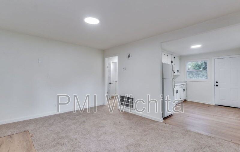 4311 E Lincoln St - Photo 2 of 11