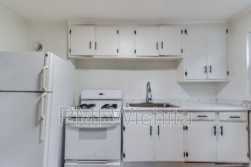 4311 E Lincoln St - Photo 4 of 11