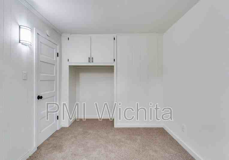 4311 E Lincoln St - Photo 6 of 11