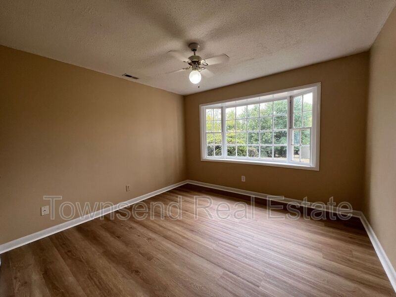 6458 Easthampton Rd - Photo 6 of 18