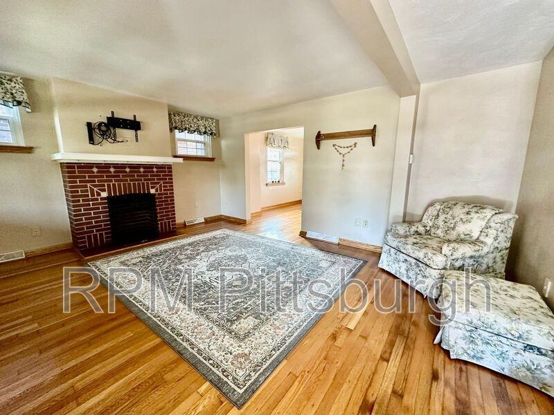 1130 Downlook Street - Photo 2 of 28