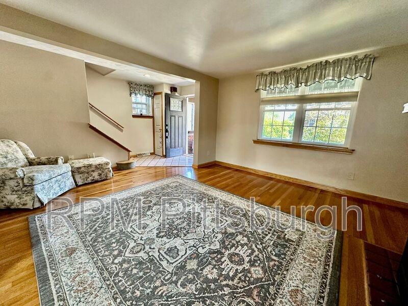 1130 Downlook Street - Photo 4 of 28