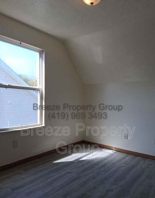 2816 Benford Ln - Photo 3 of 10
