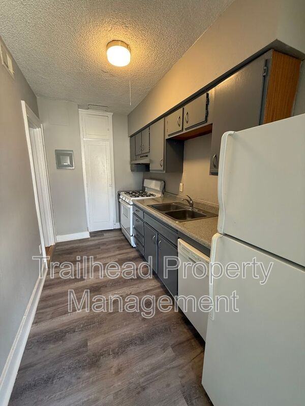 524 W 39th Ter #4 - Photo 3 of 7