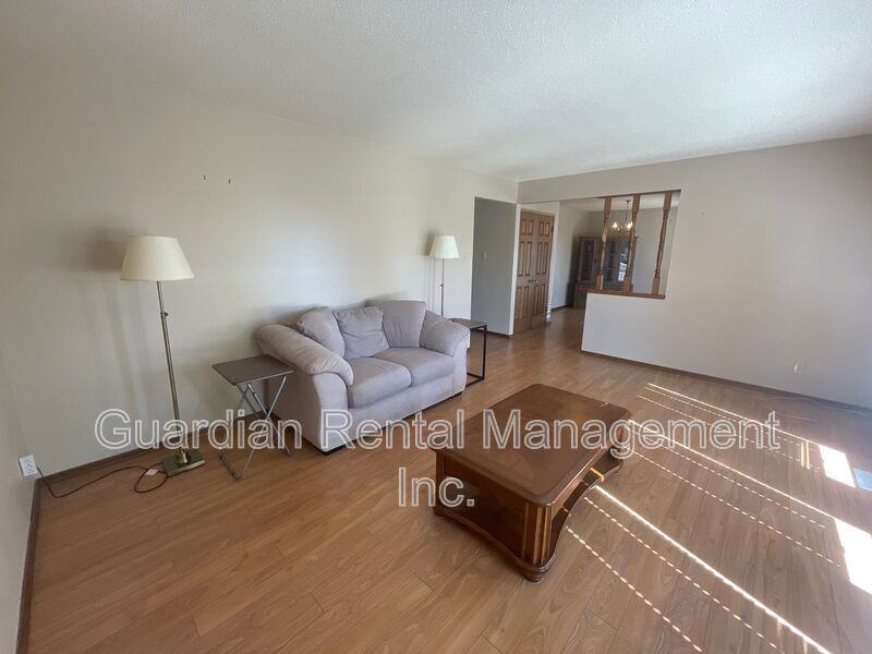 182 Seneca Cres - Photo 2 of 21