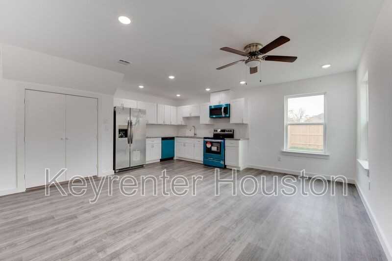 8128 Sterlingshire St #B - Photo 2 of 21