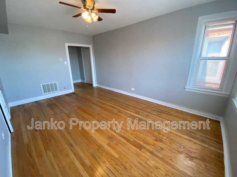 3725 W Grand Ave #2S - Photo 3 of 10