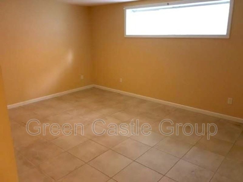 355 Pearl St - Photo 3 of 8