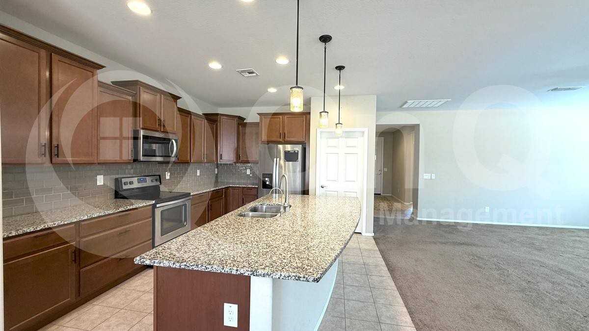 3970 E Augusta Ave - Photo 3 of 10