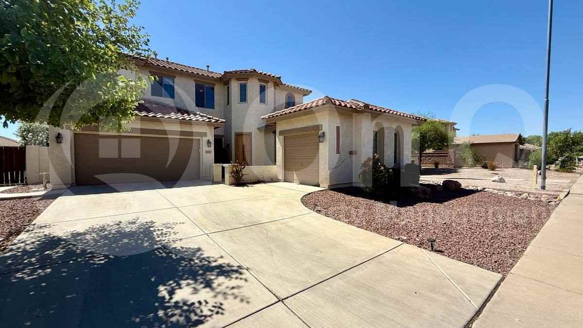 2131 E Yellowstone Pl - Photo 2 of 10