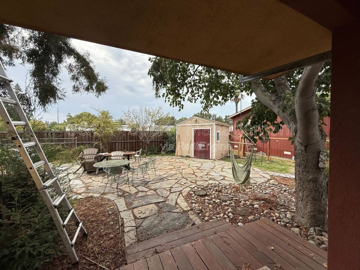 1203 Stony Point Rd - Photo 3 of 10