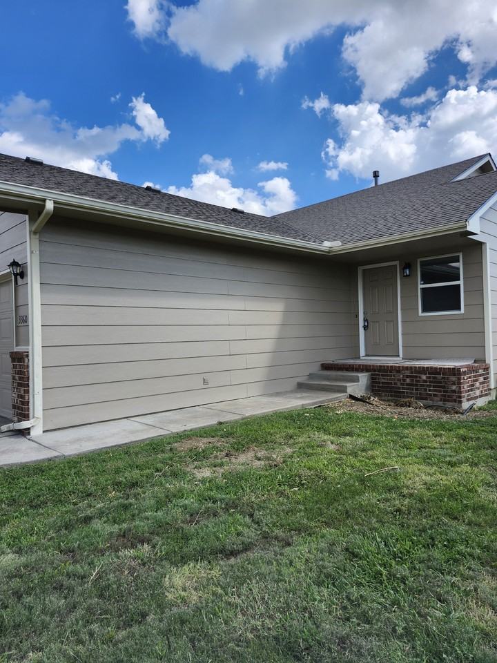 3360 North Governeour Circle