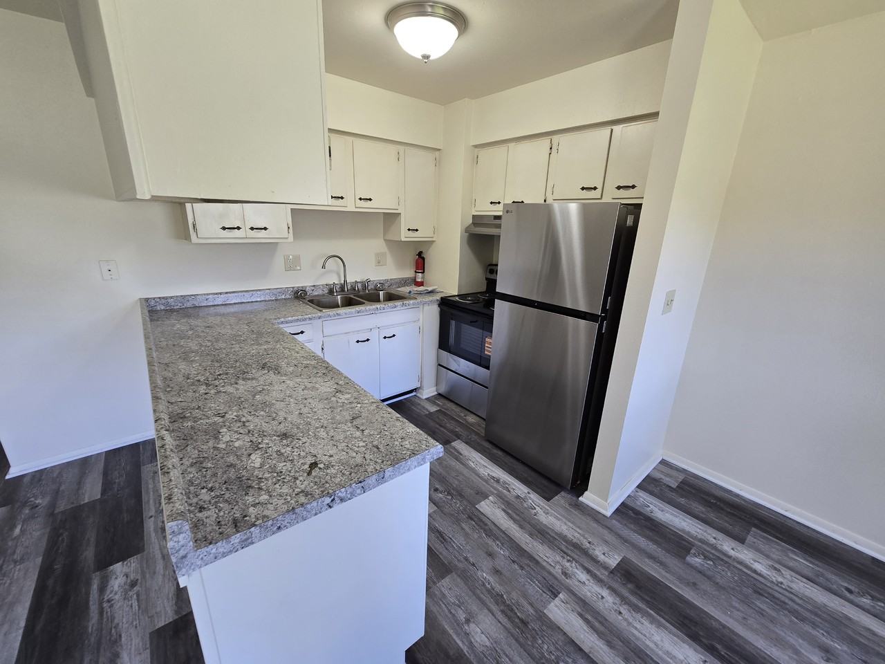 51569 Country Ct - Photo 3 of 8