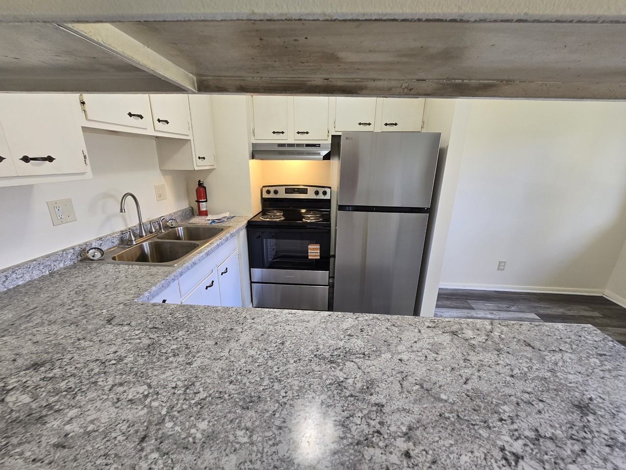 51569 Country Ct - Photo 4 of 8