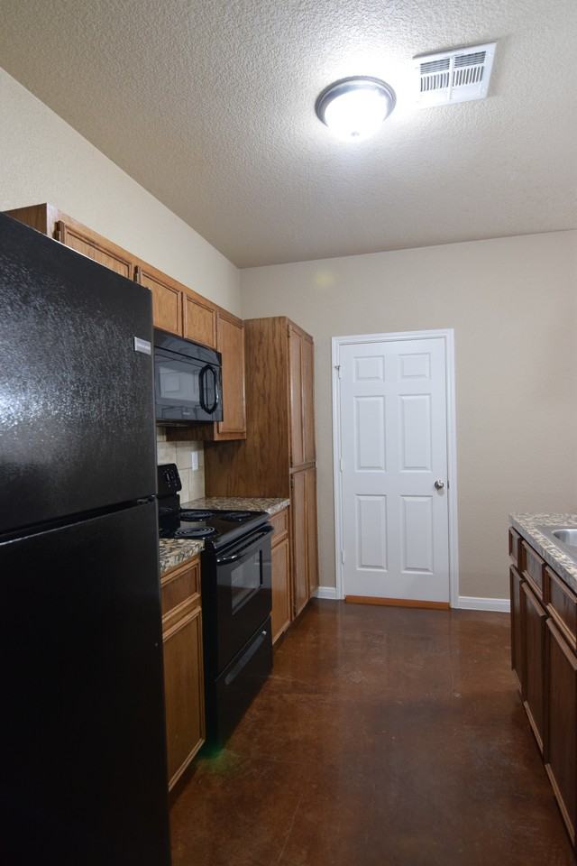 1423 Hopi Trl - Photo 4 of 17