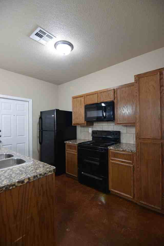 1423 Hopi Trl - Photo 5 of 17