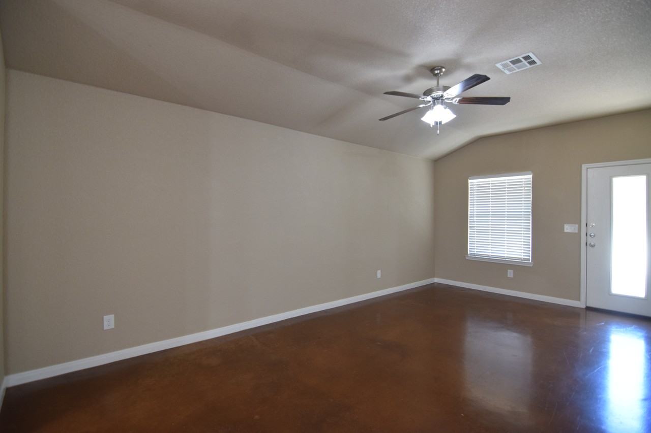 1423 Hopi Trl - Photo 7 of 17