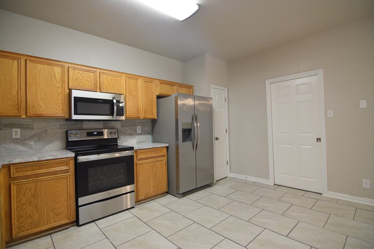 4312 Acorn Creek Trail - Photo 4 of 17