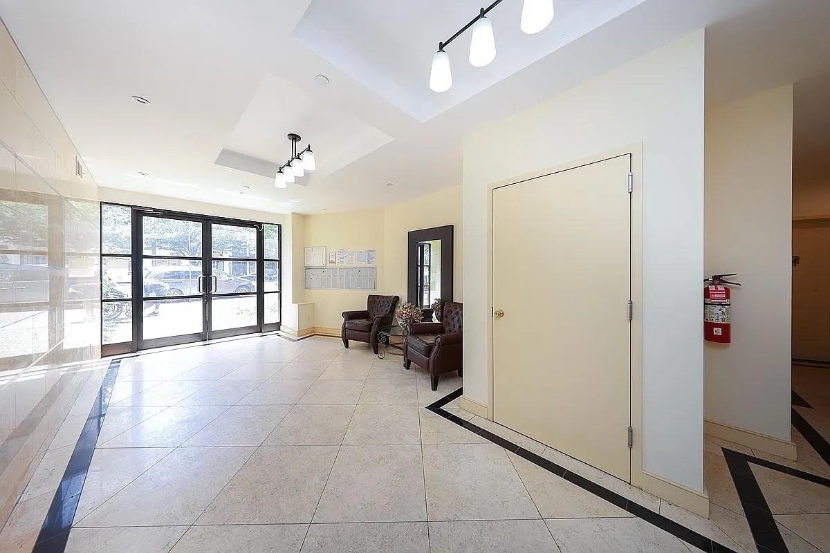 2113 Kings Hwy - Photo 2 of 14