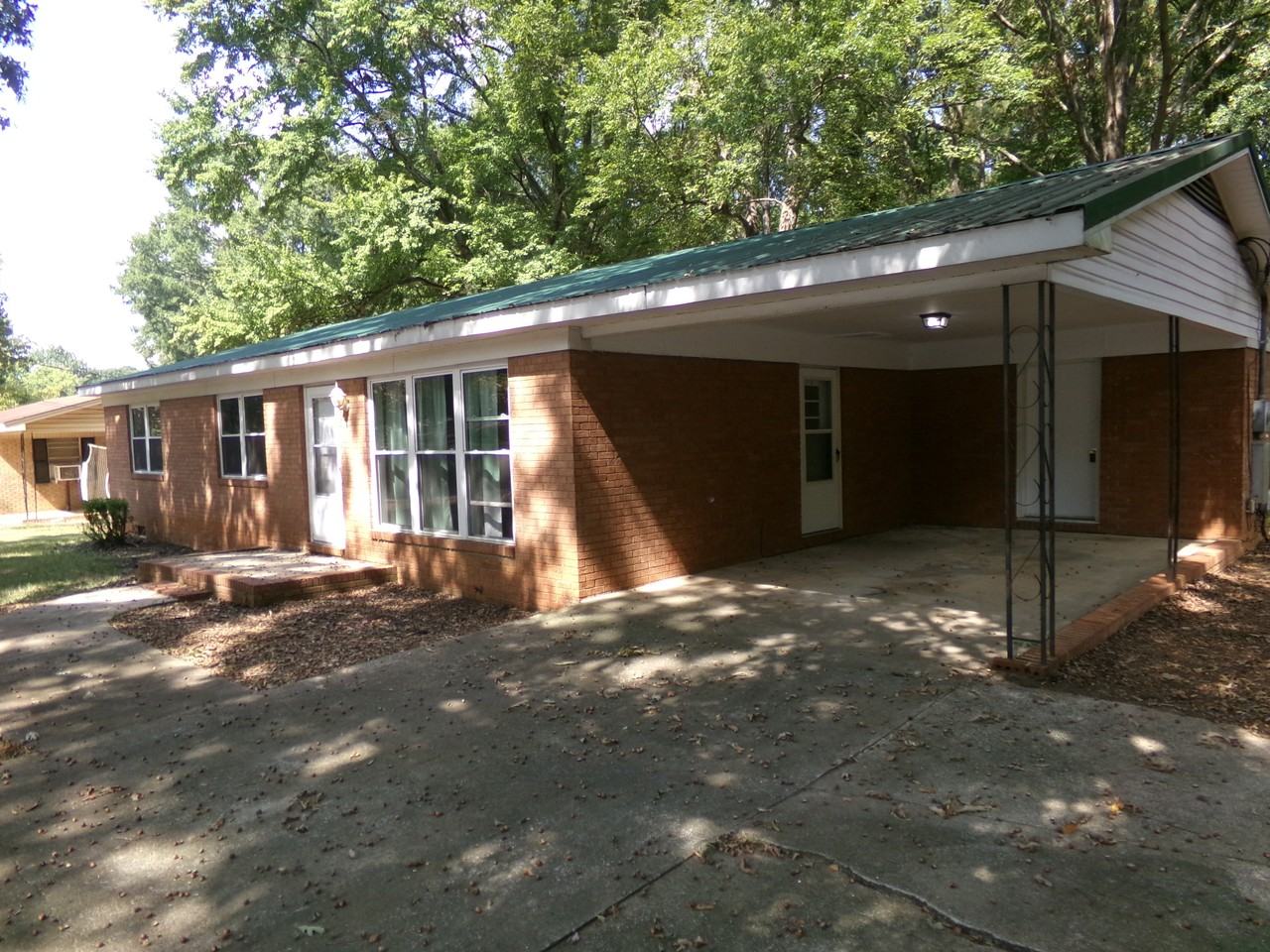 312 Shady Ln - Photo 2 of 15