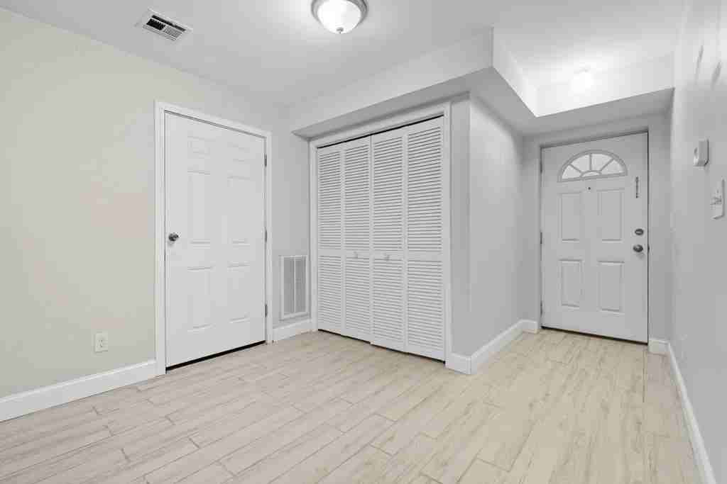 280 S 20th St #1 - Photo 4 of 15