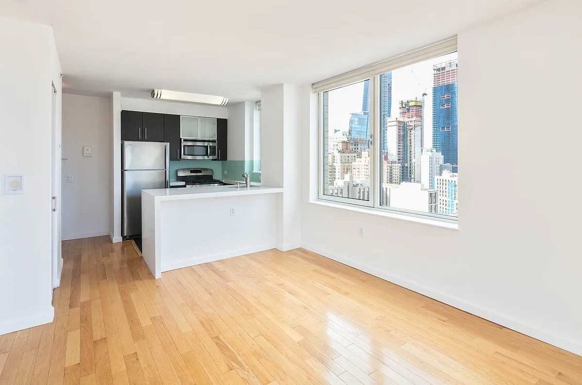 West 37th Street #25A - Photo 2 of 3