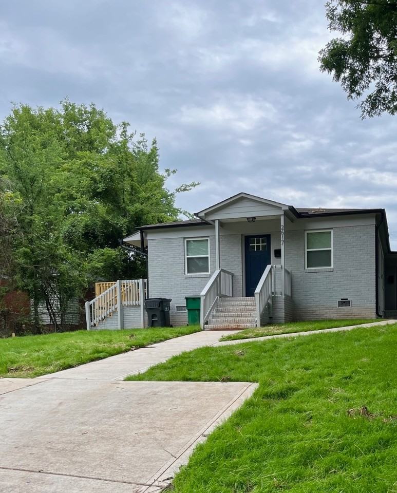 2617 Dundeen St - Photo 2 of 13